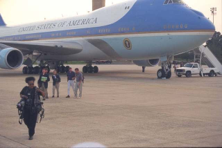 Photographer Sharon Farmer in front of Air Force One (William J. Clinton Presidential Library)